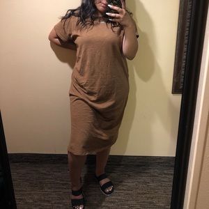 a brown tshirt midi dress! w small slit on thigh